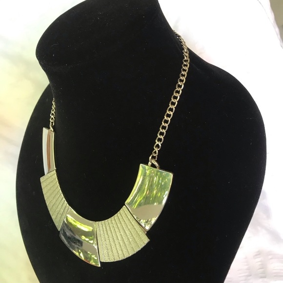 Silver Bib/Choker Statement Necklace women’s. Smart casual jewellery - Picture 4 of 7